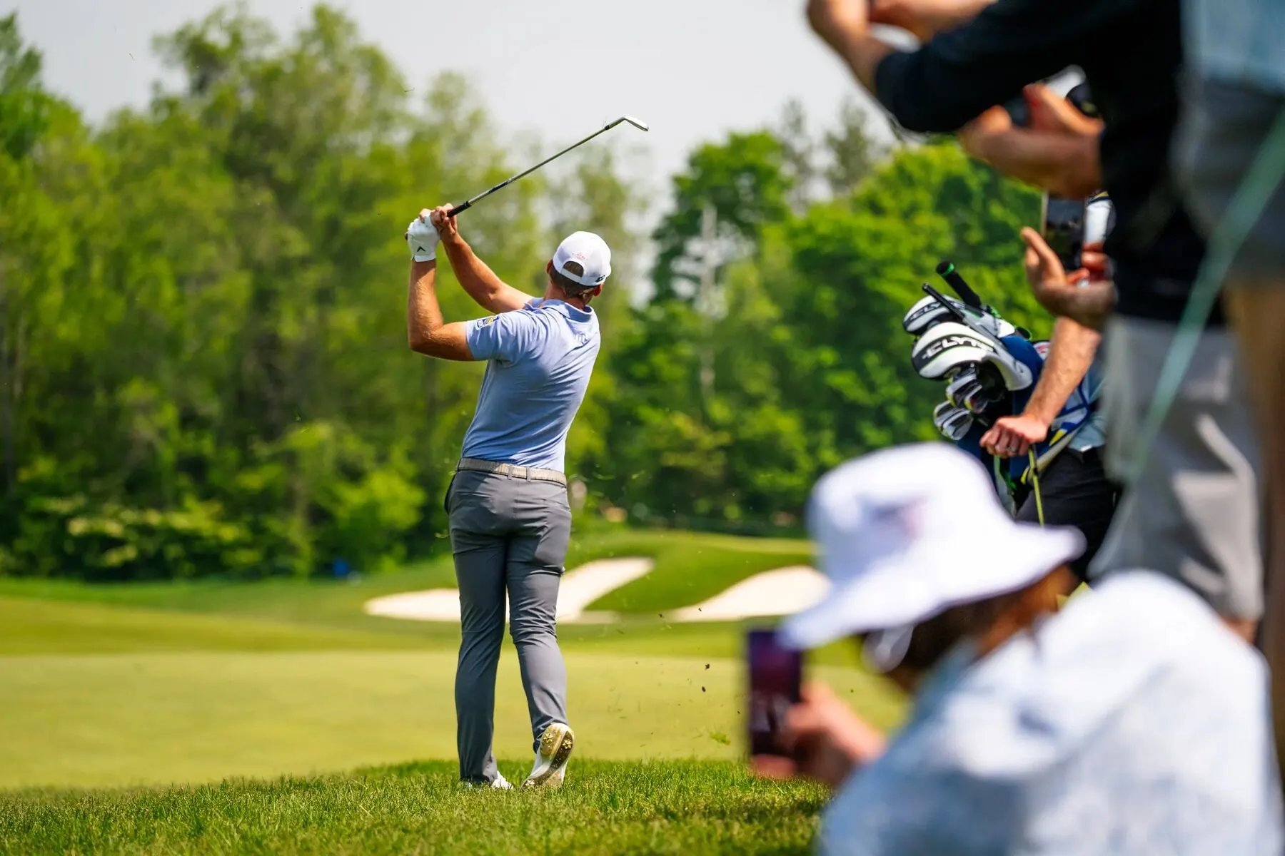 Golfer putting at the RBC Canadian Open