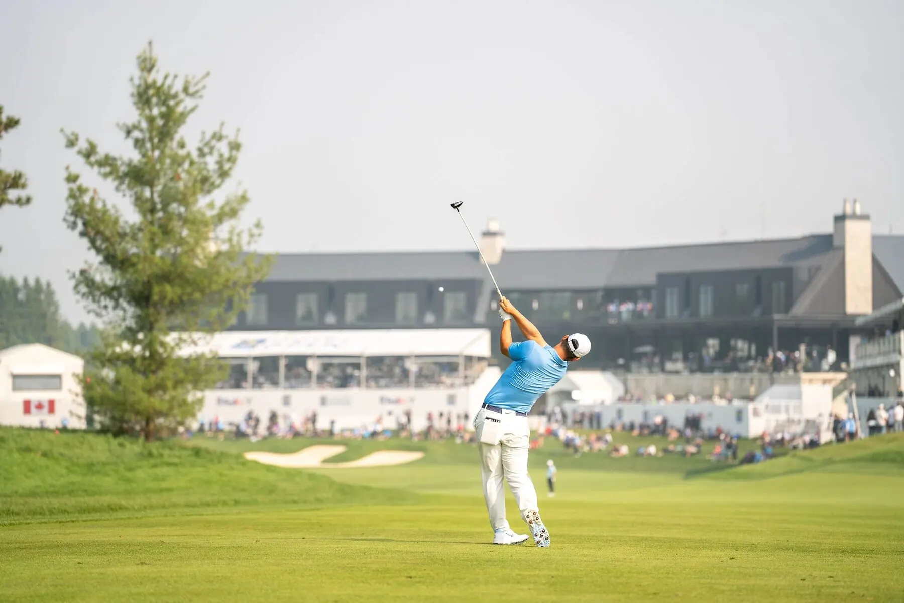 Golfer and gallery at the RBC Canadian Open