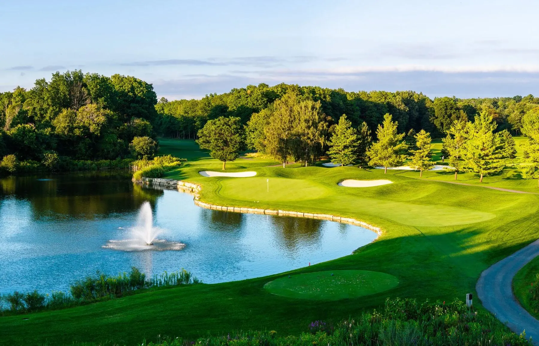 Fairway and bunkers at Deer Ridge