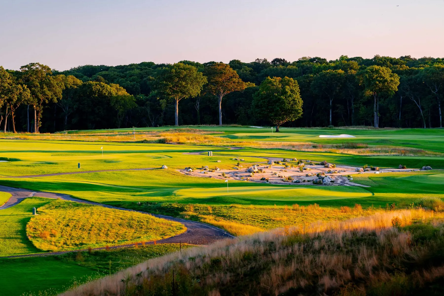 Fairway and clubhouse at Huntington Crescent Club