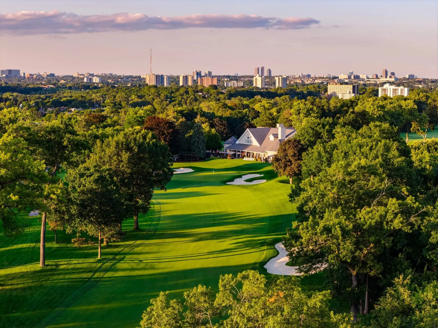 Clubhouse and green with Toronto skyline at Lambton