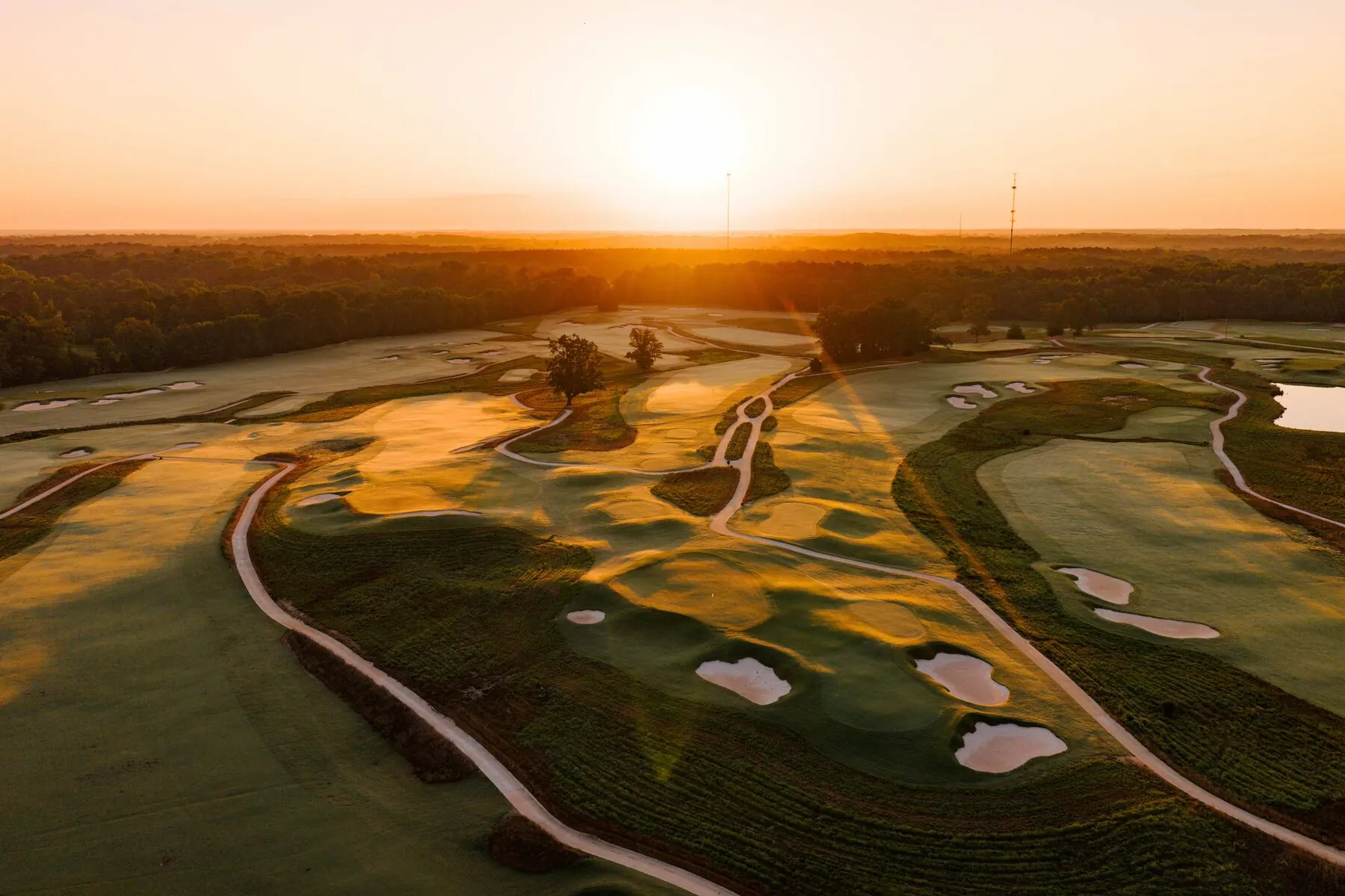 Green and bunkers at Mossy Oak