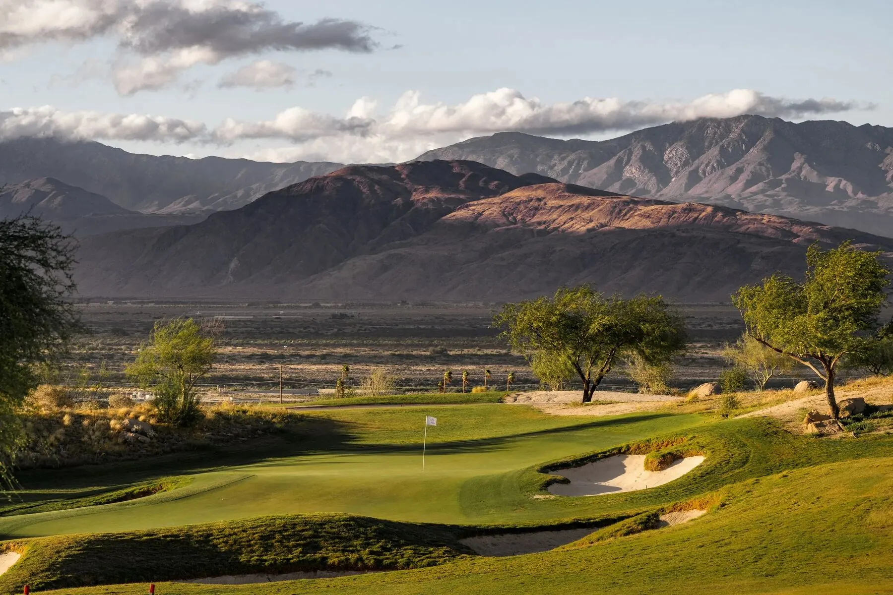 Green with lake and mountains at Rams Hill