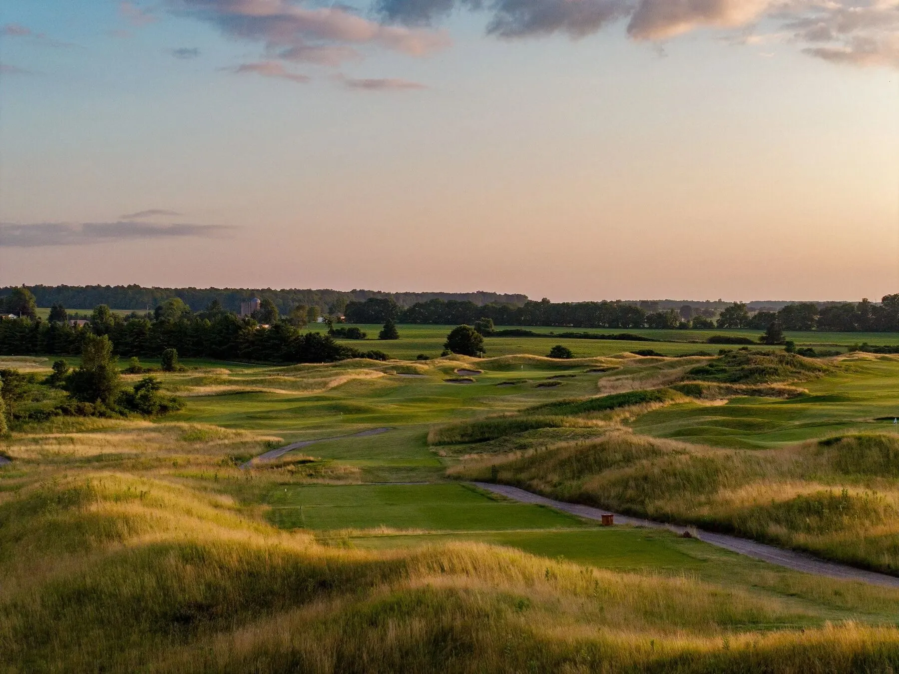 Fairway and bunkers at Tarandowah